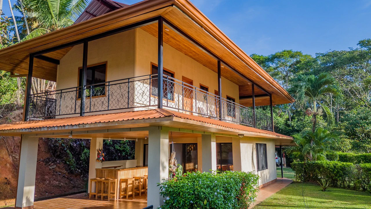 MOUNTAIN VIEW PARADISE WITH PRIVACY - 5 MINUTES AWAY FROM THE BEACH AND AMENITIES: Mountain House For Sale in Ojochal - Gallery image 2