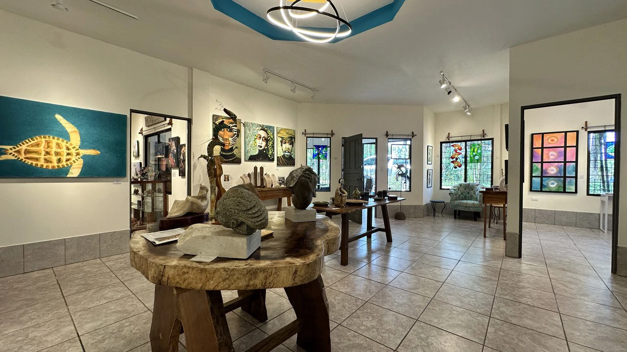 Commercial Space In Prime High Traffic Area in Uvita Costa Rica with garden - Gallery image 4