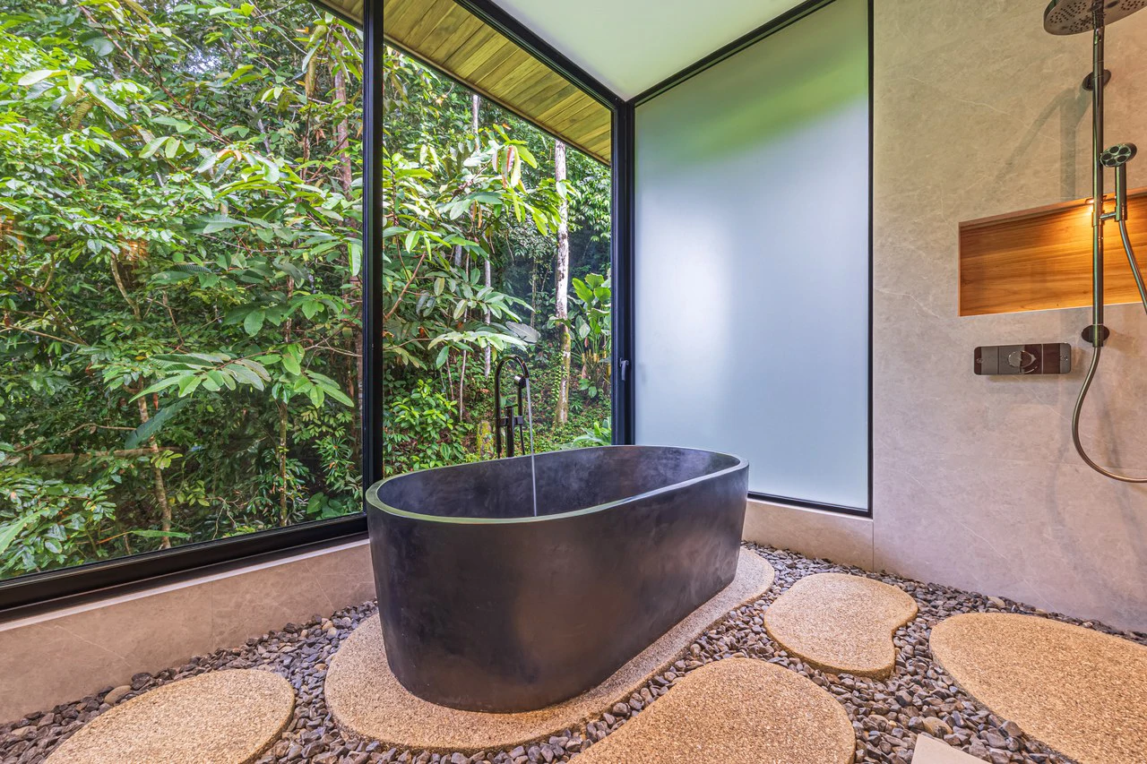 Casa Koules: Architectural 5-Bedroom Oceanview Estate in Prestigious Costa Verde Estates - Gallery image 28