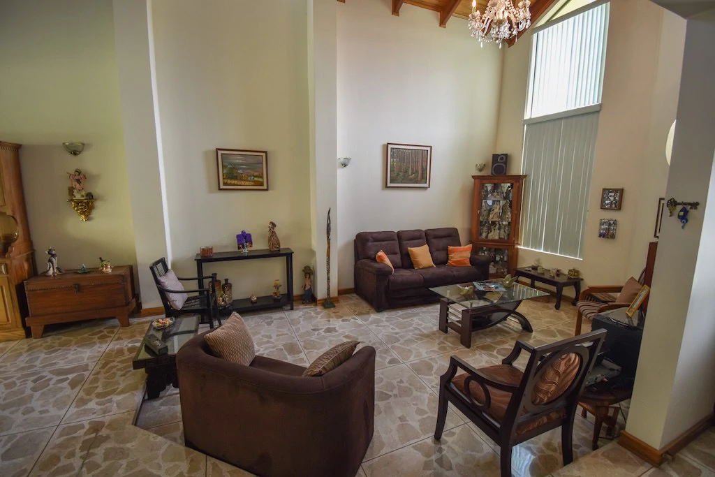 House For Sale in Trejos Montealegre - Gallery image 4