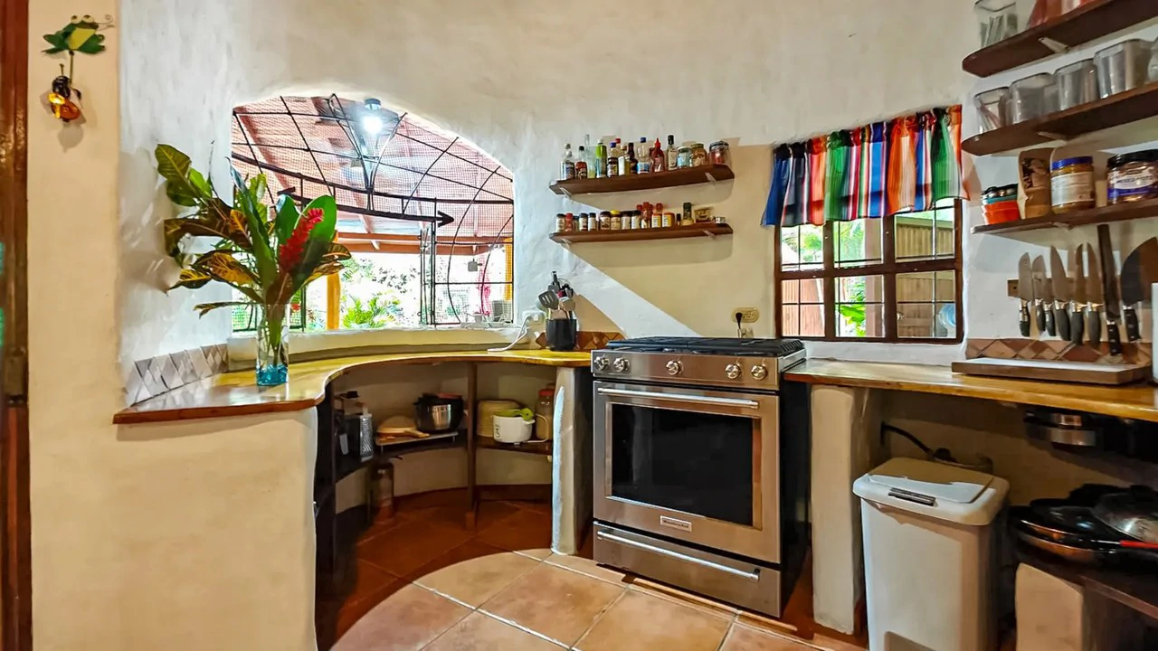 ID 956: Turnkey Entertainment Home with Pool on Titled 1,443m² Lot in Playa Chiquita - Gallery image 22