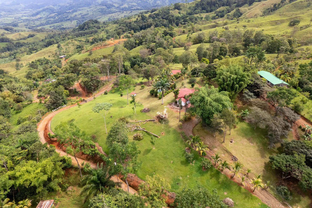 5 Bedroom Mountain Retreat Minutes from the Beach Platanillo Costa Rica - Gallery image 74