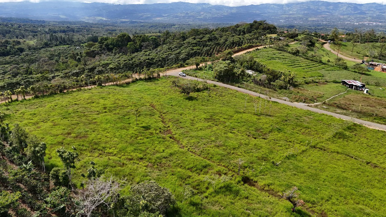Countryside Home Construction Site For Sale in Santa Elena - Gallery image 7