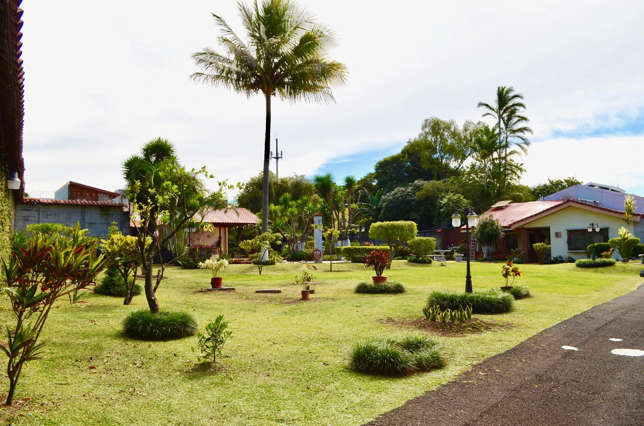 Beautiful investment property with cabins, house and apartments - Gallery image 21