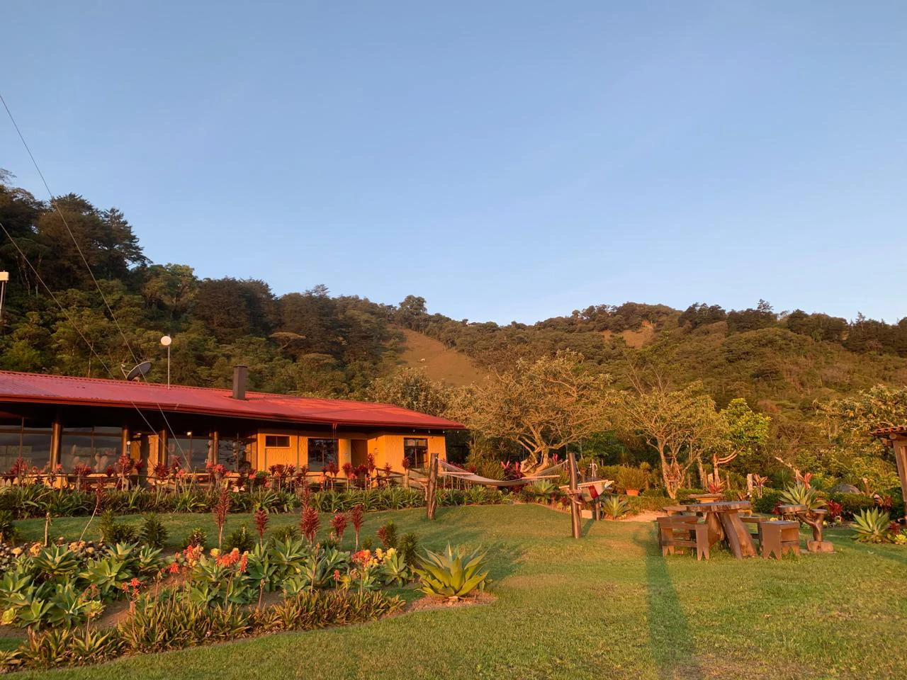 Cartago, gourmet coffee plantation: Charming Coffee Retreat Home with Stunning Views and Gourmet Coffee Plantations - Gallery image 5