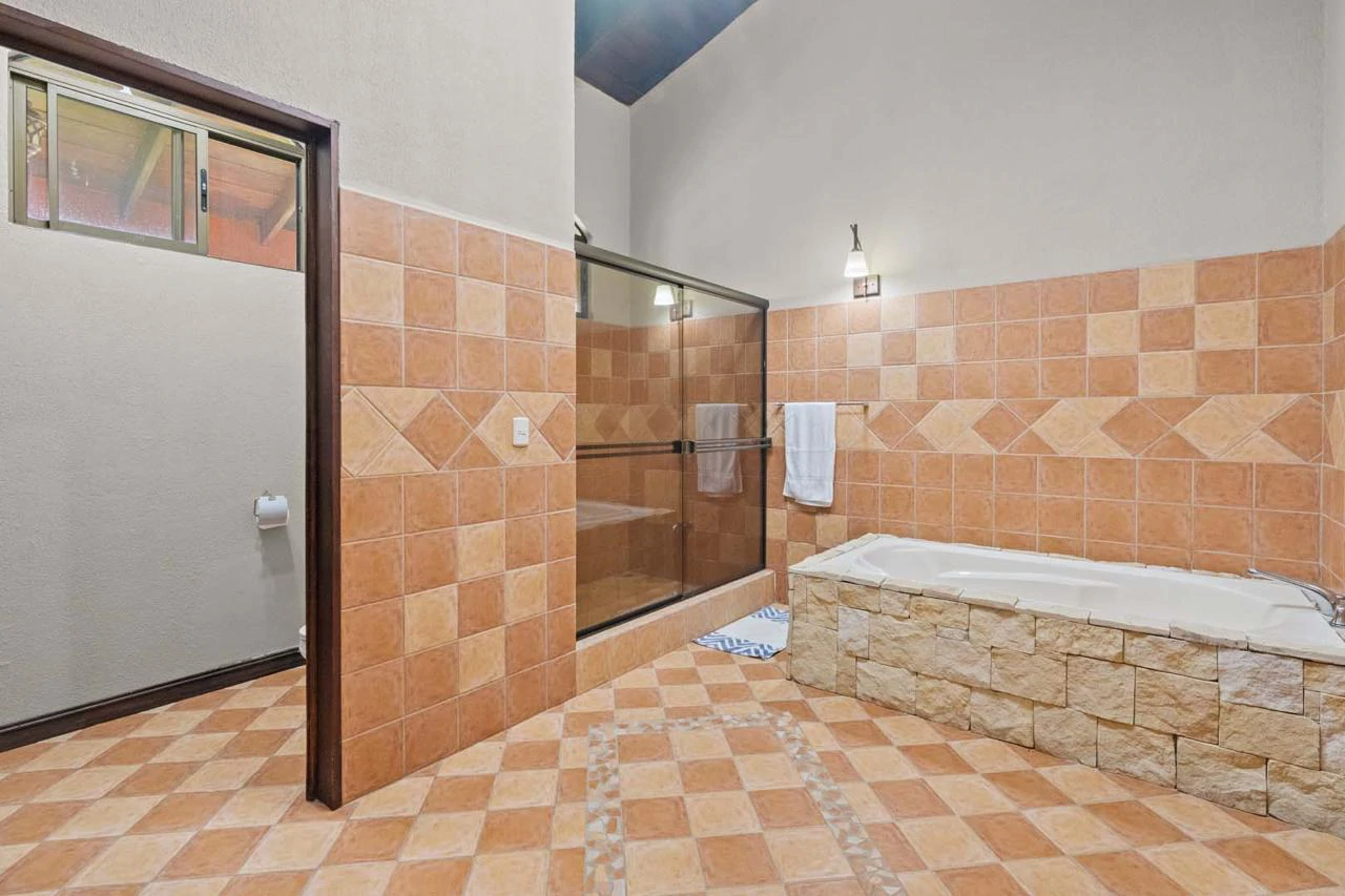 Celebrity Home with Spectacular Views: Seller Financing With 50% Down-Contact Us For More Information - Gallery image 27