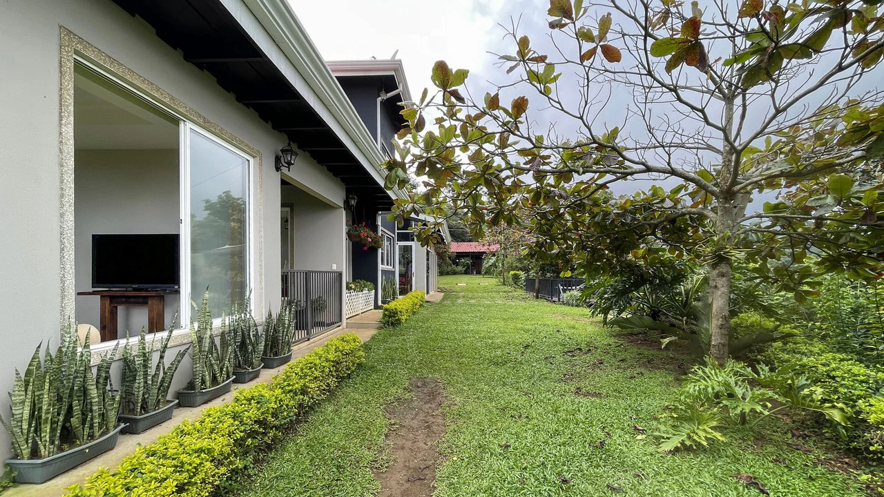 House for sale with large lots Grecia- San Isidro - Gallery image 25
