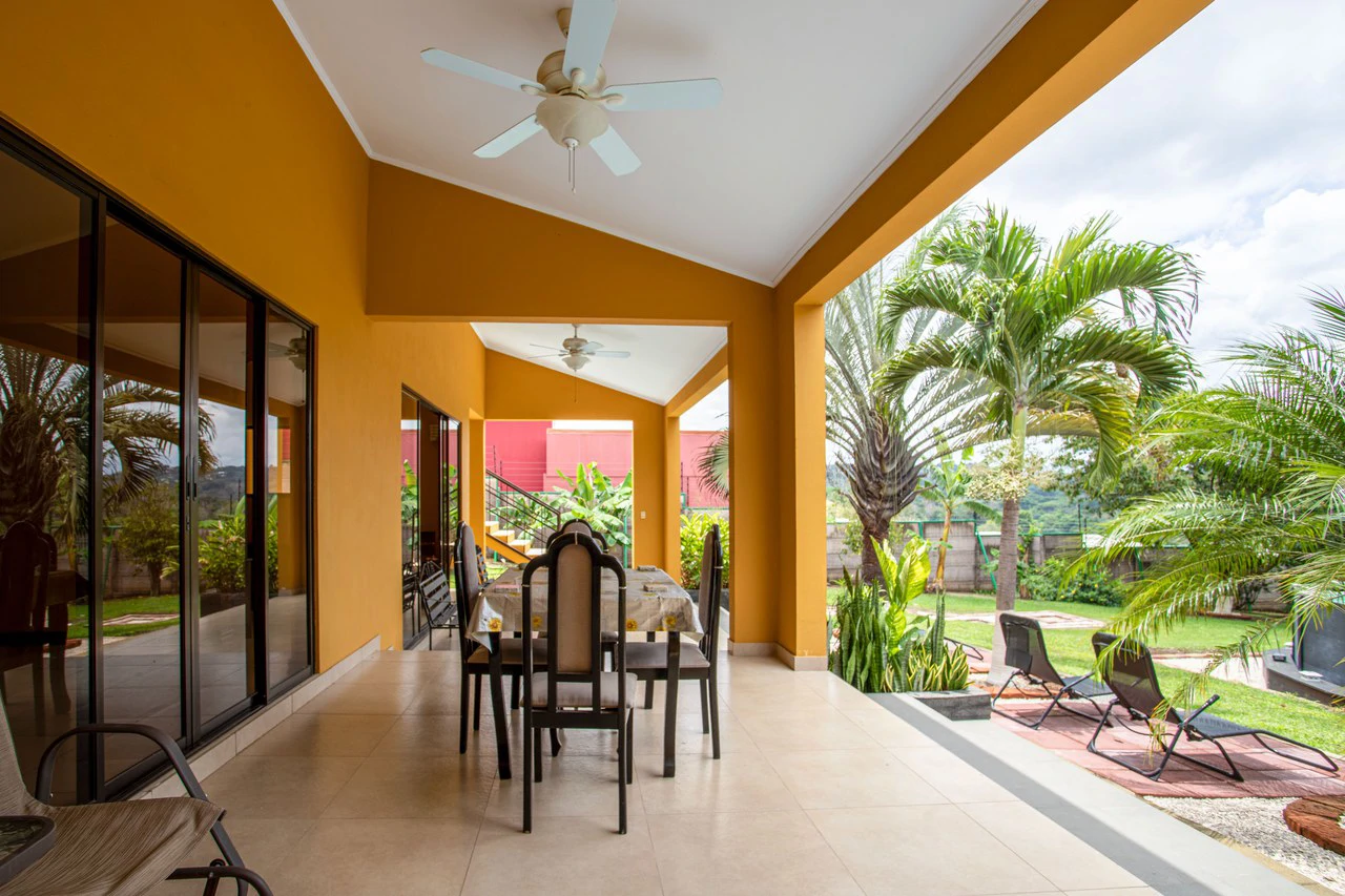 Modern Furnished Home Just 5 Minutes from Downtown Grecia - Gallery image 28
