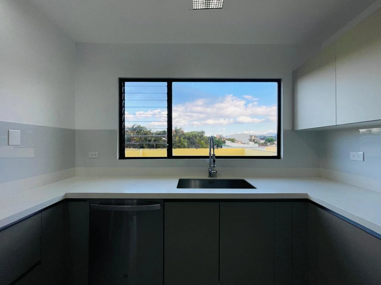3 Bedroom apartament for sale with appliances in Trejos Montealegre Escazu Costa Rica - Gallery image 8