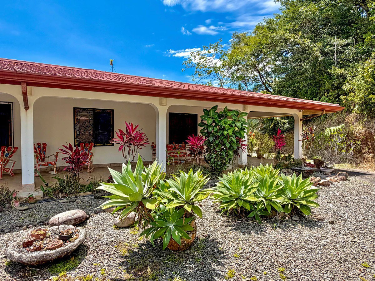 3.64 ACRES - 3 Bedroom Home With Expansive Ocean Views, Multiple Areas to Build, Public Road With Commercial Potential, 10min to the Beach!! - Gallery image 32