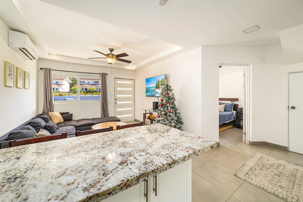 Jacarandas #11: Elegant Townhouse Minutes from the Beach - Gallery image 14