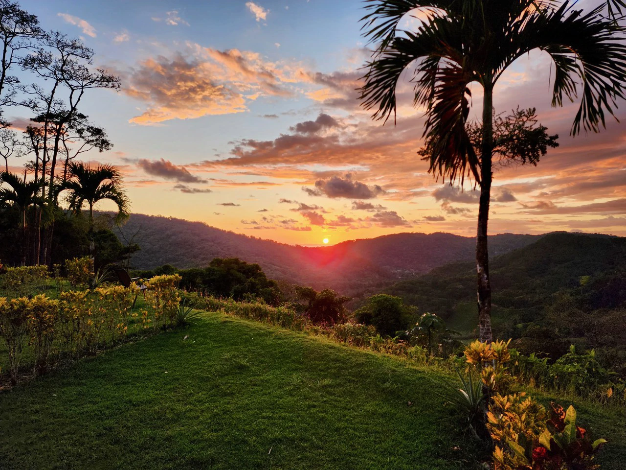 2.8 ACRES – 10 Income Producing Condos with a Pool and Spectacular Ocean and Mountain Views! Gated Community of Cascada Azul, 15min to Dominical Beach!!!: Near the Coast, Mountain and Countryside Apar - Gallery image 24