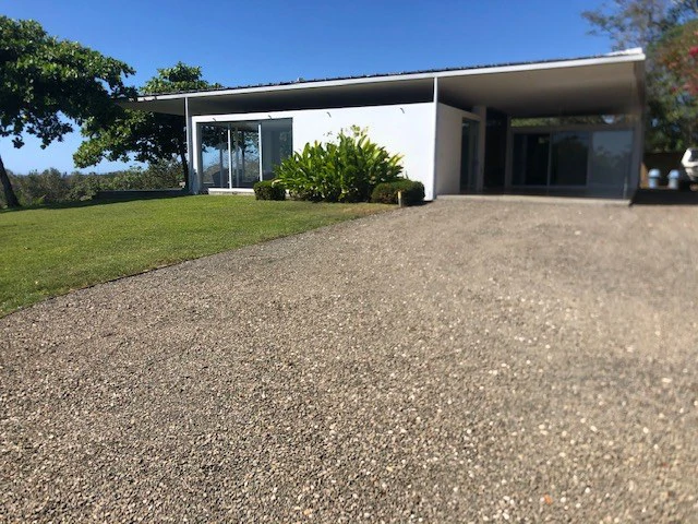 Fine private modern house in spacious ocean view property - Gallery image 2