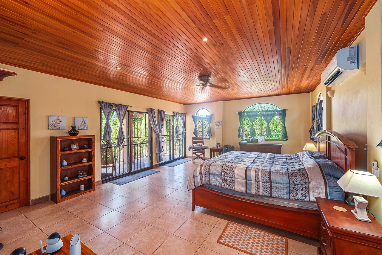Casa Palacio: Elegant and Palatial 3BR in Gated Community - Gallery image 27