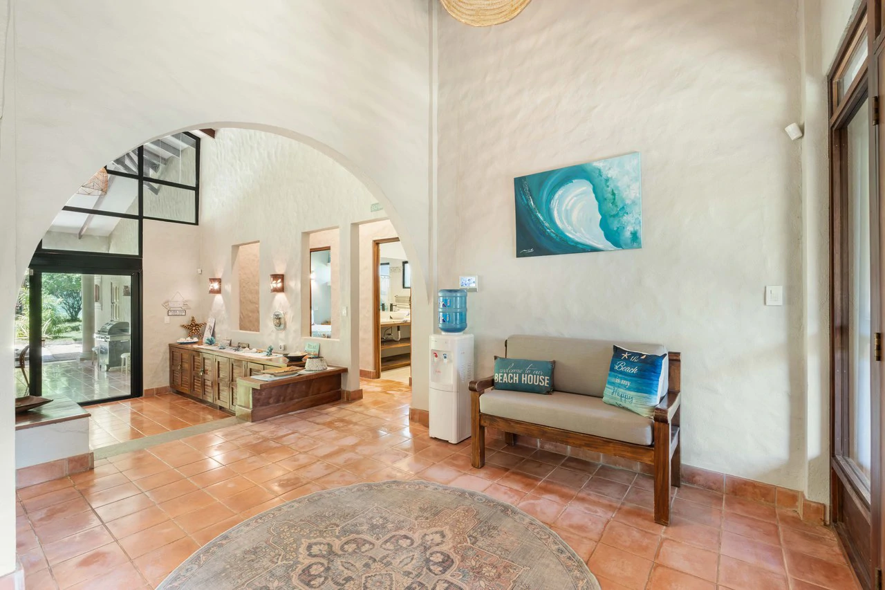 Casa El Coco: Modern Beach Retreat Steps from the Sand in Palm Beach Estates - Gallery image 6
