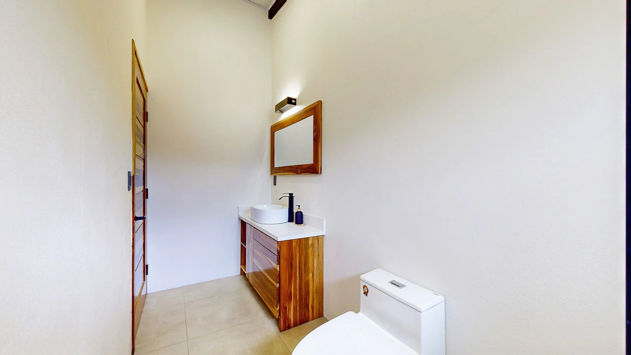 Brand New 3 bed, 2 Bath Home with creek and Jungle views. - Gallery image 8