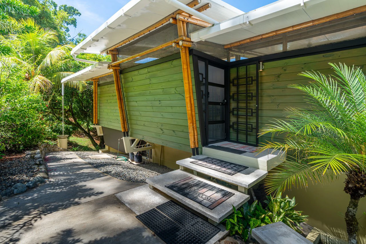 Casa Chiquita: Ocean View Retreat in the Heart of Ojochal – 3 Bed, 3 Bath with Pool, Fruit Trees & Prime Location - Gallery image 12