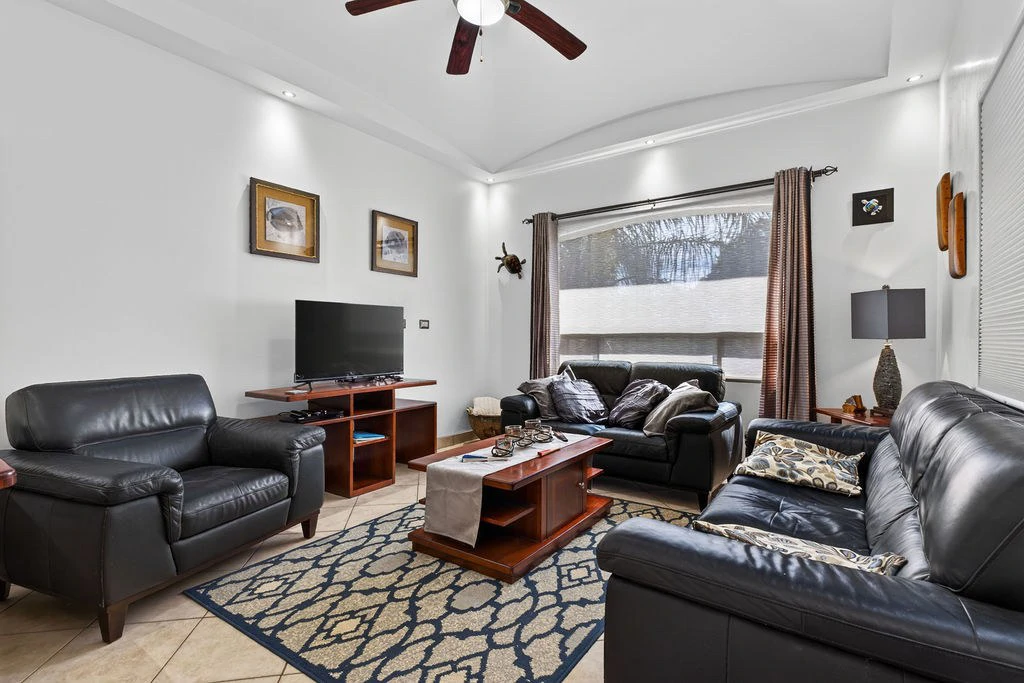 The Oaks #21: Top-Floor, Turnkey Condo Minutes from Tamarindo