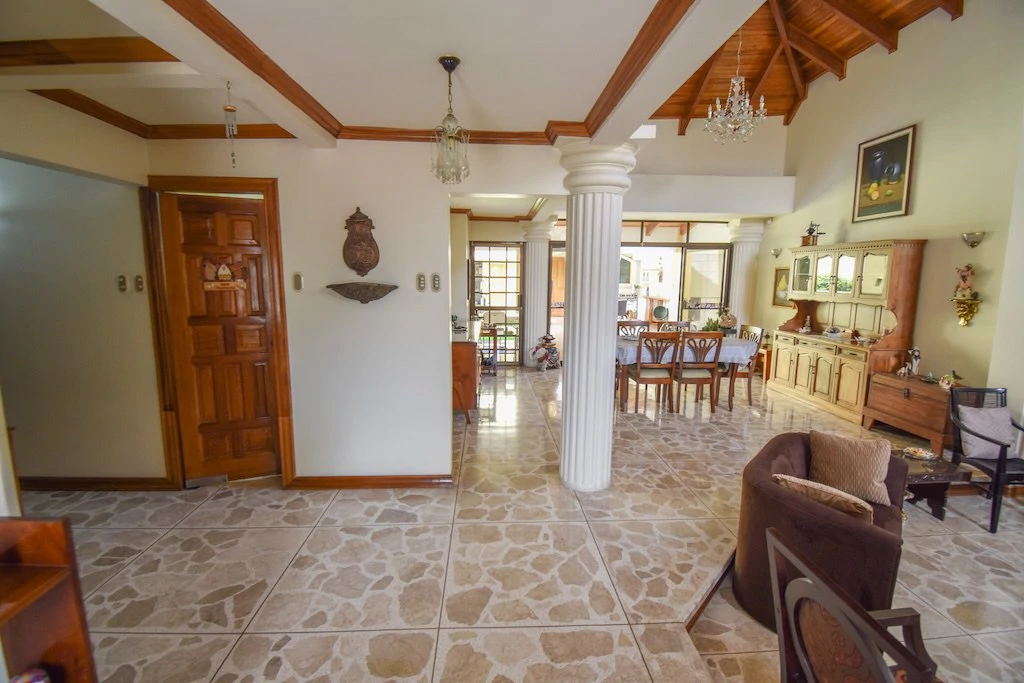 House For Sale in Trejos Montealegre - Gallery image 3