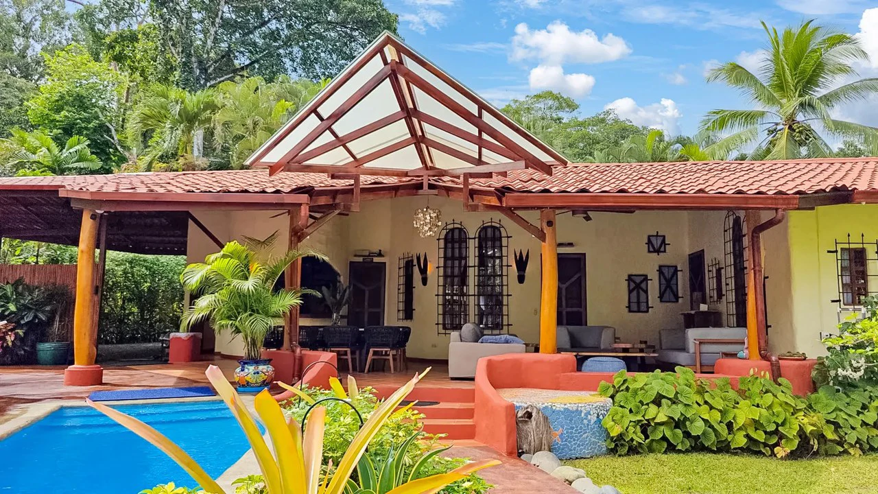 ID 956: Turnkey Entertainment Home with Pool on Titled 1,443m² Lot in Playa Chiquita - Gallery image 2