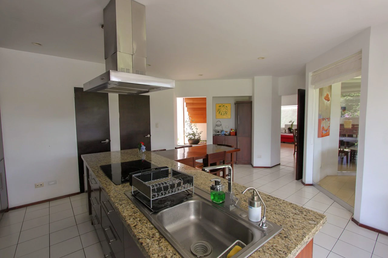 Modern Golf Course Haven: Spectacular Home in Valle del Sol, Santa Ana - Gallery image 9