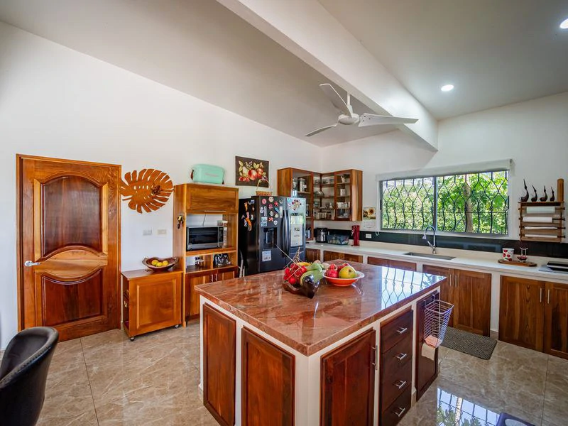 Casa Koi: Luxury 3-Hectare Hilltop Property with Stunning 360° Mountain Views, Main Home, Guest House & Workshop, Minutes from Samara - Gallery image 12