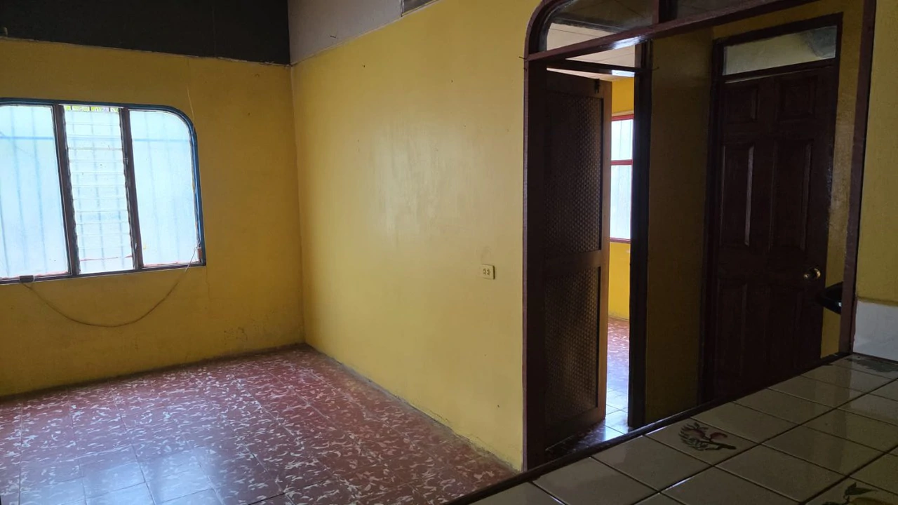 Typical Tico House for sale, 3-bedroom homestead in a prime location in Playas del Coco, on the main road to Ocotal - Gallery image 2