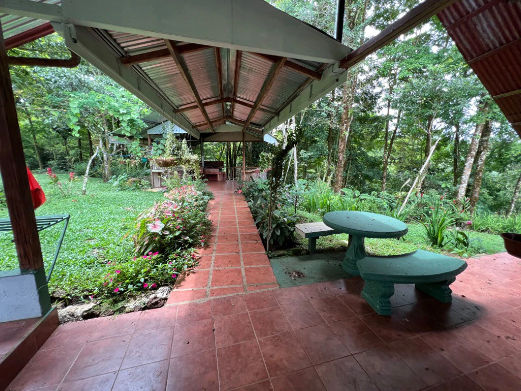 Mountain and Countryside House For Sale in Santa Elena - photo 7