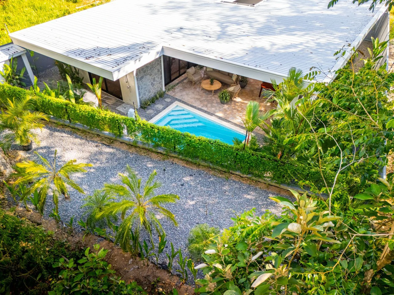 Amazing New Villa Cayman: Solar Powered and Walk to the Beach in Uvita! - Gallery image 17
