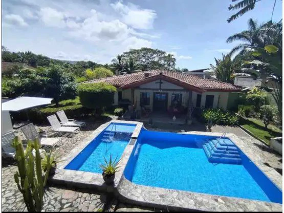 BEAUTIFUL HOUSE WITH SPECTACULAR POOL