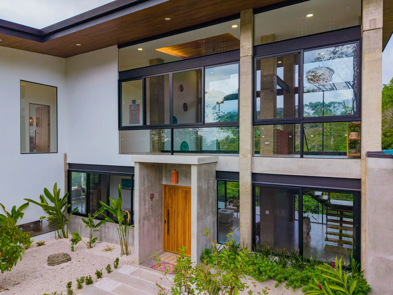 Casa Las Brisas Stunning Whale’s Tail Ocean View Home in Uvita - Gallery image 5