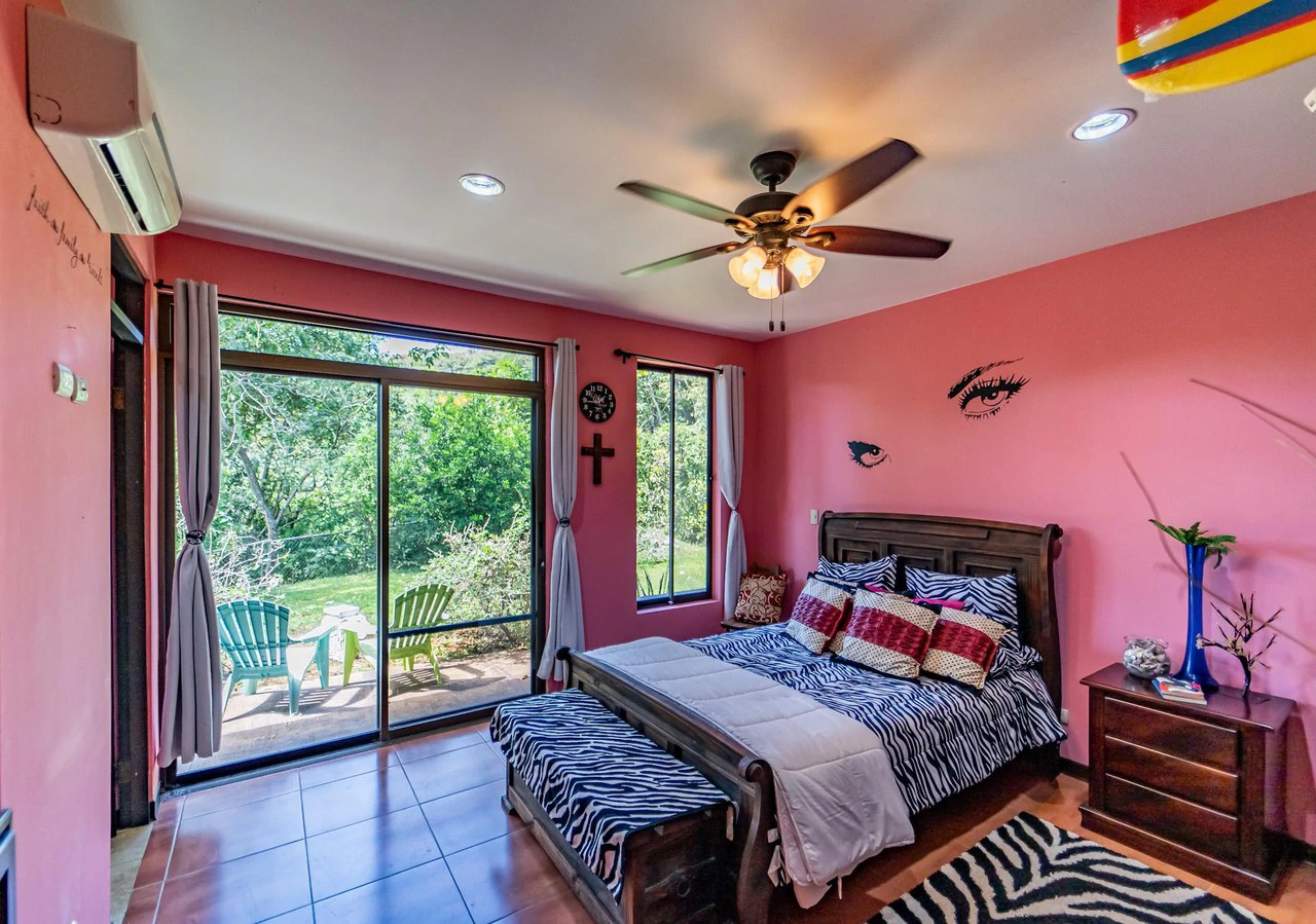 Casa Jardin: Ocean View SFH with Guest House and Extra Lot - Gallery image 13