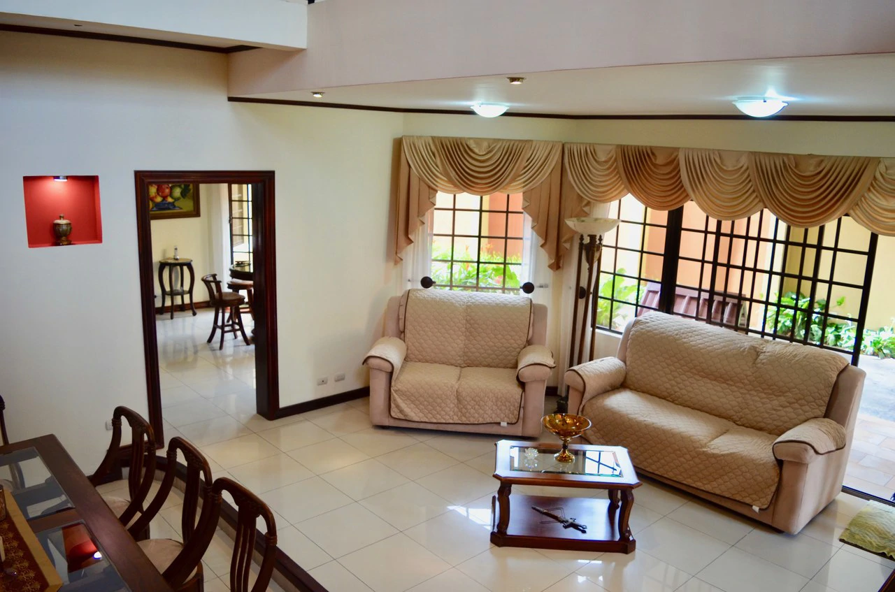 Gorgeous 4 Bedroom house for sale in Santo Domingo de Heredia - Gallery image 5