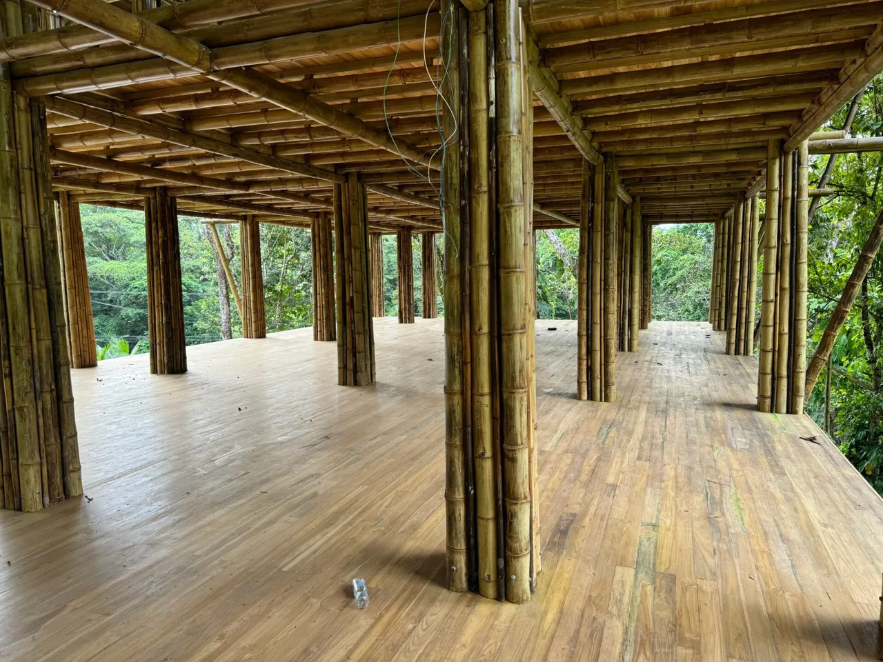 0.69 ACRES – Bamboo And Wooden Commercial Building On The Paved Coastal Highway Between Uvita And Ojochal!!!: Near the Coast, Riverfront, Mountain and Countryside Mixed Use Building For Sale in Uvita - Gallery image 9