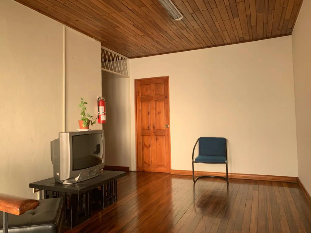 Building in Los Yoses - Three-level ready-to-operate - Gallery image 17