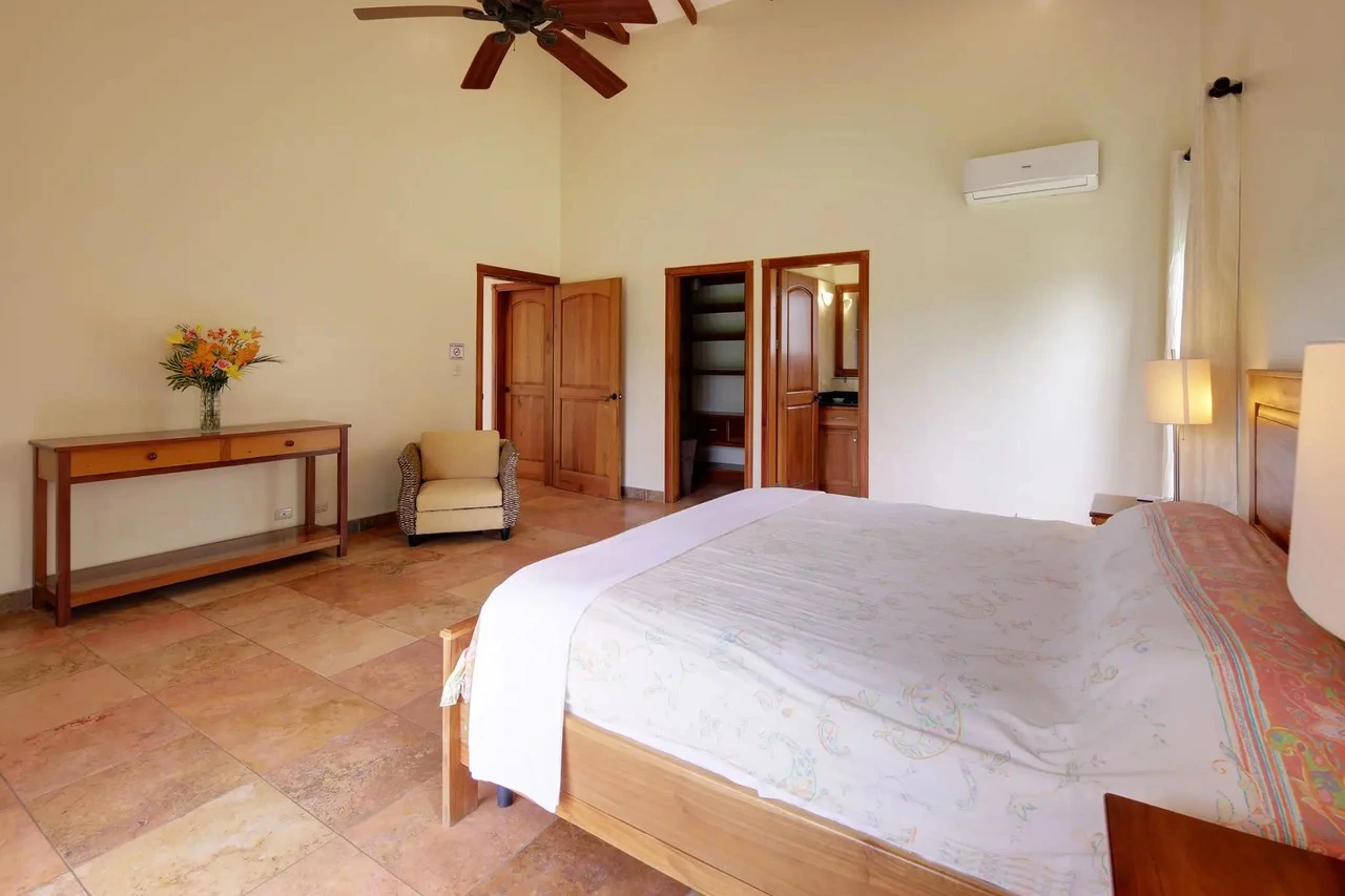 Tropical Luxury Estate with Private Lake, Pool & Prime Location Near Costa Rica’s Best Beaches: Near the Coast House For Sale in Parrita - Gallery image 37