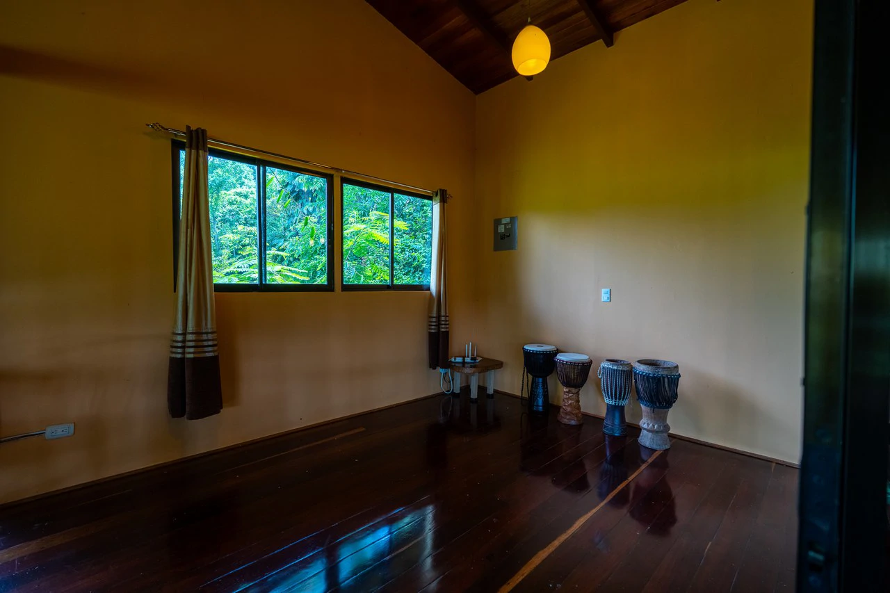 Prime 7.8 Acre Commercial Property with Restaurant for Sale in Costa Rica - Gallery image 16