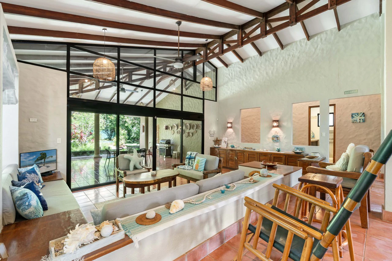 Casa El Coco: Modern Beach Retreat Steps from the Sand in Palm Beach Estates - Gallery image 2