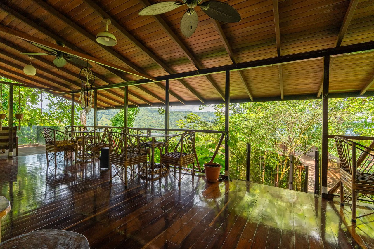 Prime 7.8 Acre Commercial Property with Restaurant for Sale in Costa Rica - Gallery image 3