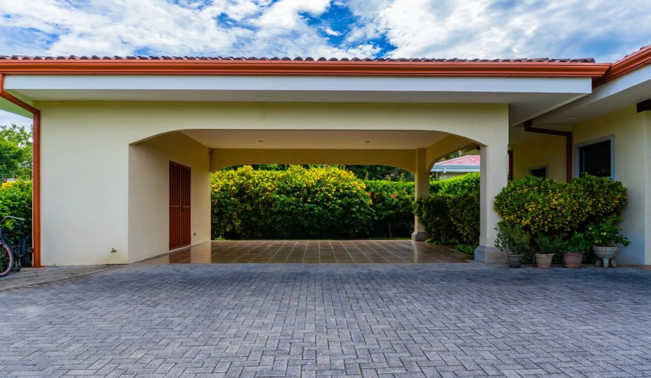 House For Sale in Curubandé - Gallery image 2