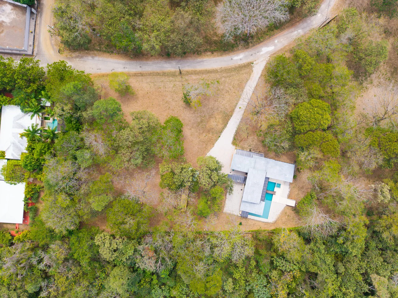 Casa Avalon: New 4-Bedroom Home on 1.48-Acre Lot – Build 2 More Structures, Just Minutes from the Beach! - Gallery image 32