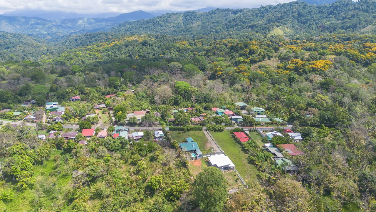 Brand-New Mountain View Home with Pool and Expansion Potential in Villa Nueva, Quepos: House For Sale in Quepos - Gallery image 10