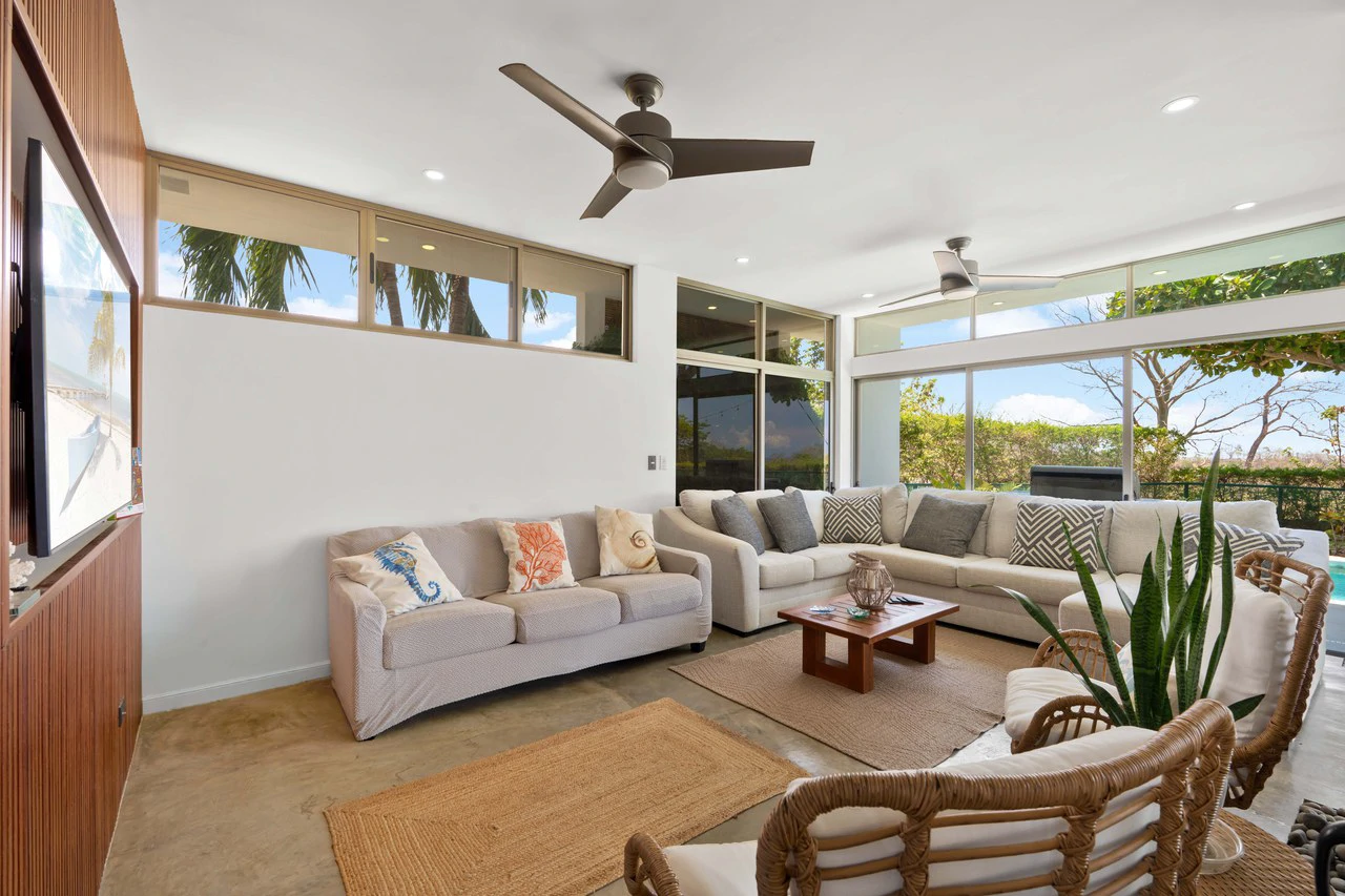 Casa Hijau: Modern Ocean-View Surf Home in Marbella - Gallery image 3