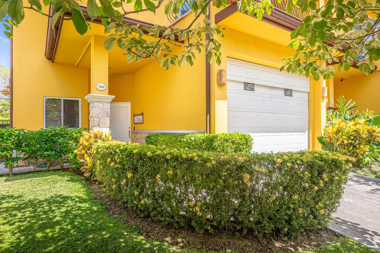 Peaceful and Secure 3BR Condo with Private Pool in Las Lomas - Gallery image 9