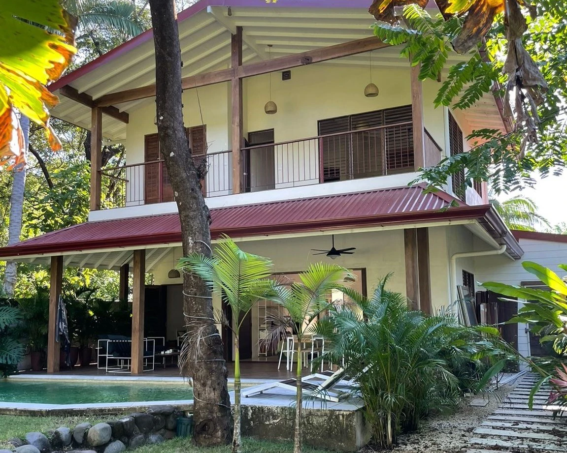 Casa Gala: Price Drop! New Modern and Tropical House Steps Away from Downtown and the Beach!