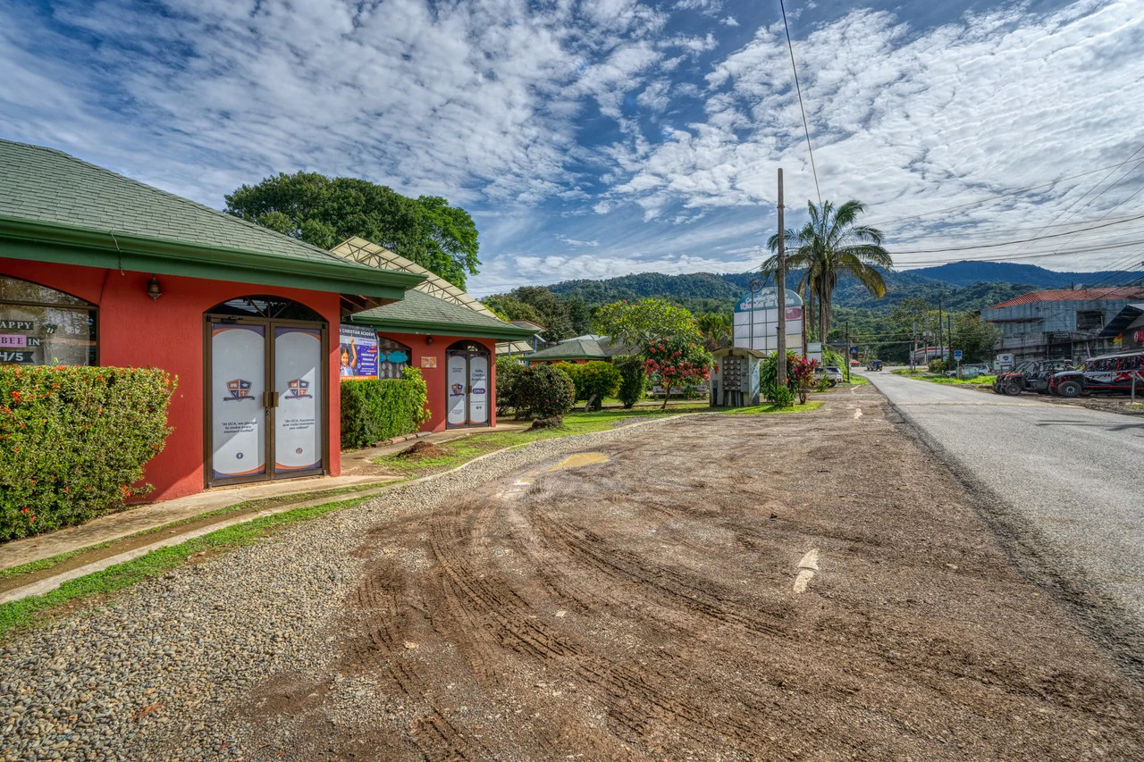 THRIVING SPORTS AND COMMERCIAL BUSINESS WITH OWNER FINANCING OPTION: Rincon Uvita - Gallery image 12