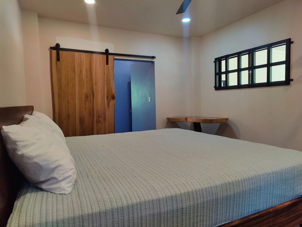 Penshurt Riverside Oasis: Stunning Riverside Property with 2-Bedroom Home and Additional Apartment - Gallery image 13