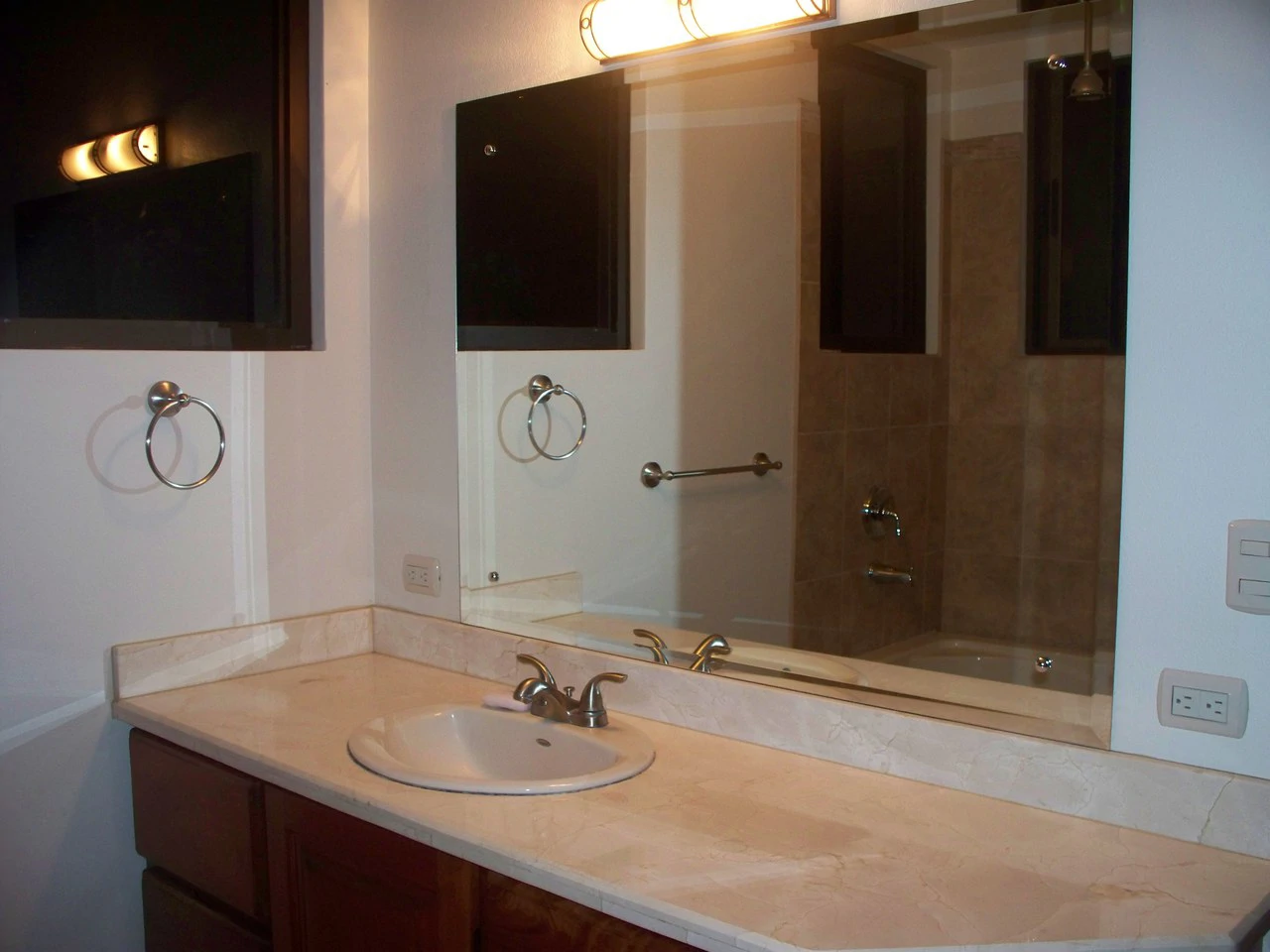 Location, Location, Location: Beautiful home in one of the most prestigious neighborhoods! - Gallery image 18
