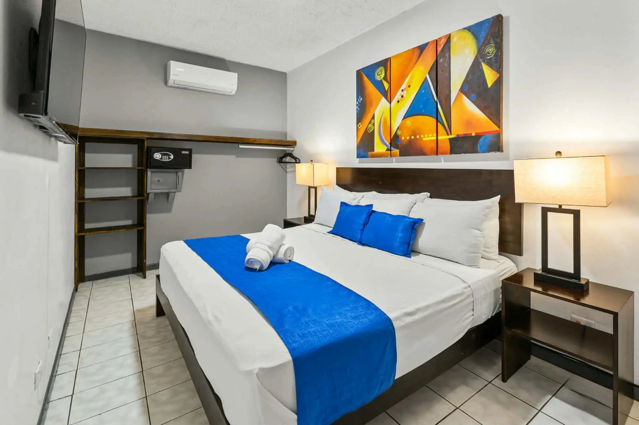 Tropical Paradise: 20-Room Private Vacation Rental Near Cocal Casino - Gallery image 9