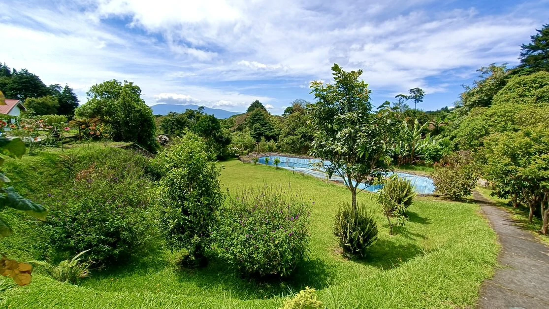 House for sale in Costa Rica: Unique Industrial style house for sale in San Isidro Heredia - Gallery image 33